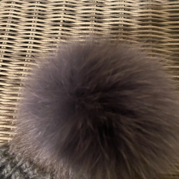 Black kyi kyi fox fur beanie grey kyi kyi fox fur Bernie - Picture 5 of 5
